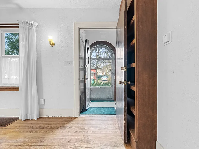 218 N Magnolia Ave — Photo 2