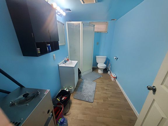 5th image of 215 E 2nd St