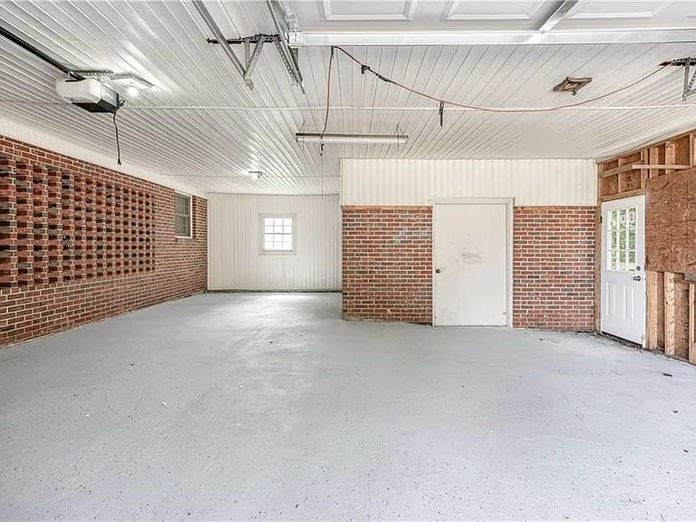 2174 Highway 323 — Photo 32