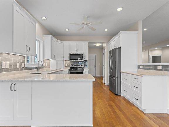 5th image of 2938 Ivory Rd NE