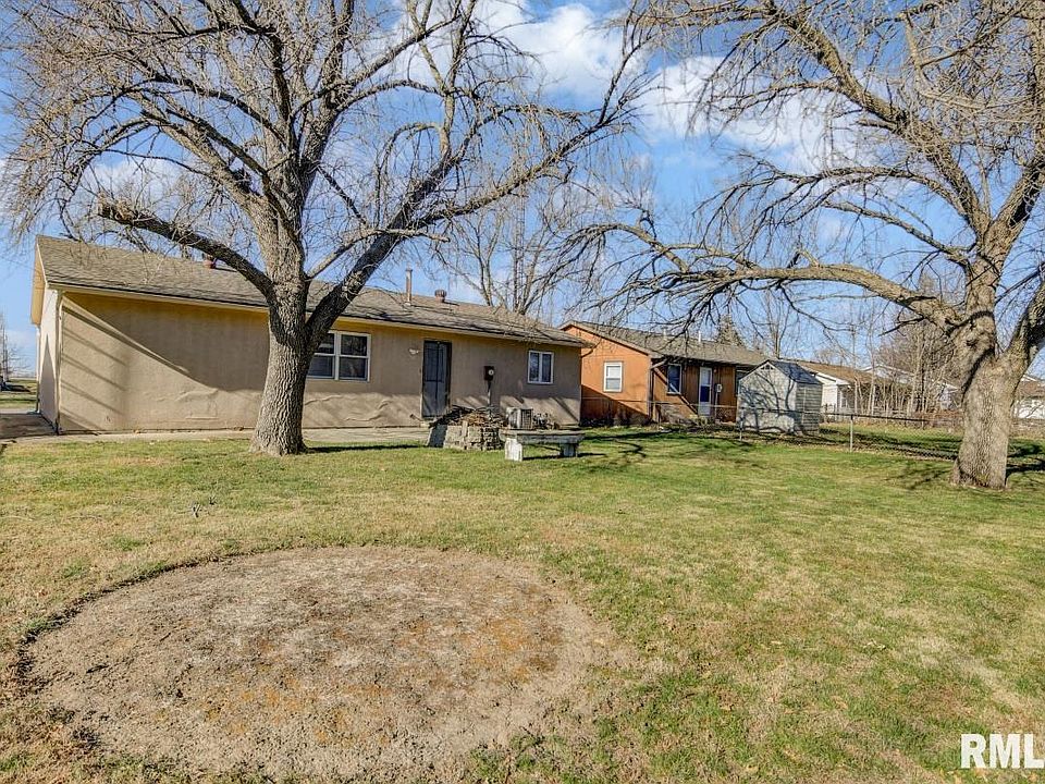 1st image of 303 Red Bud Ln