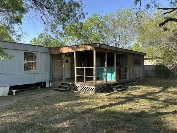 506 Beech St, Jourdanton, TX 78026