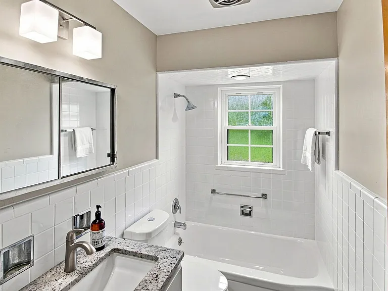 12305 Conway Rd — Photo 16