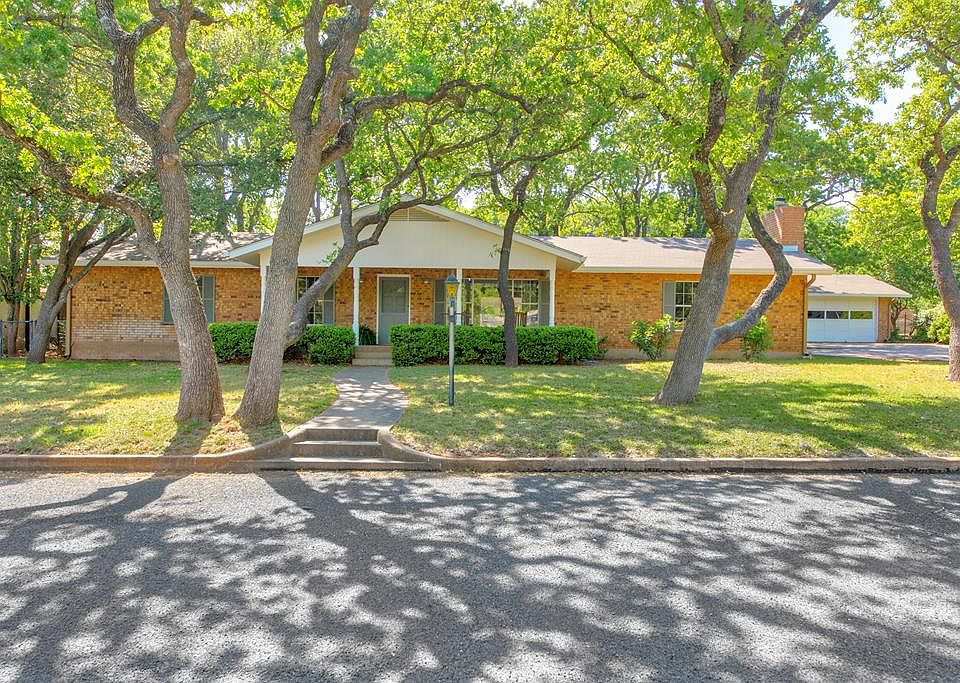 1st image of 303 Tanglewood Dr