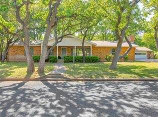 303 Tanglewood Dr, Fredericksburg, TX 78624