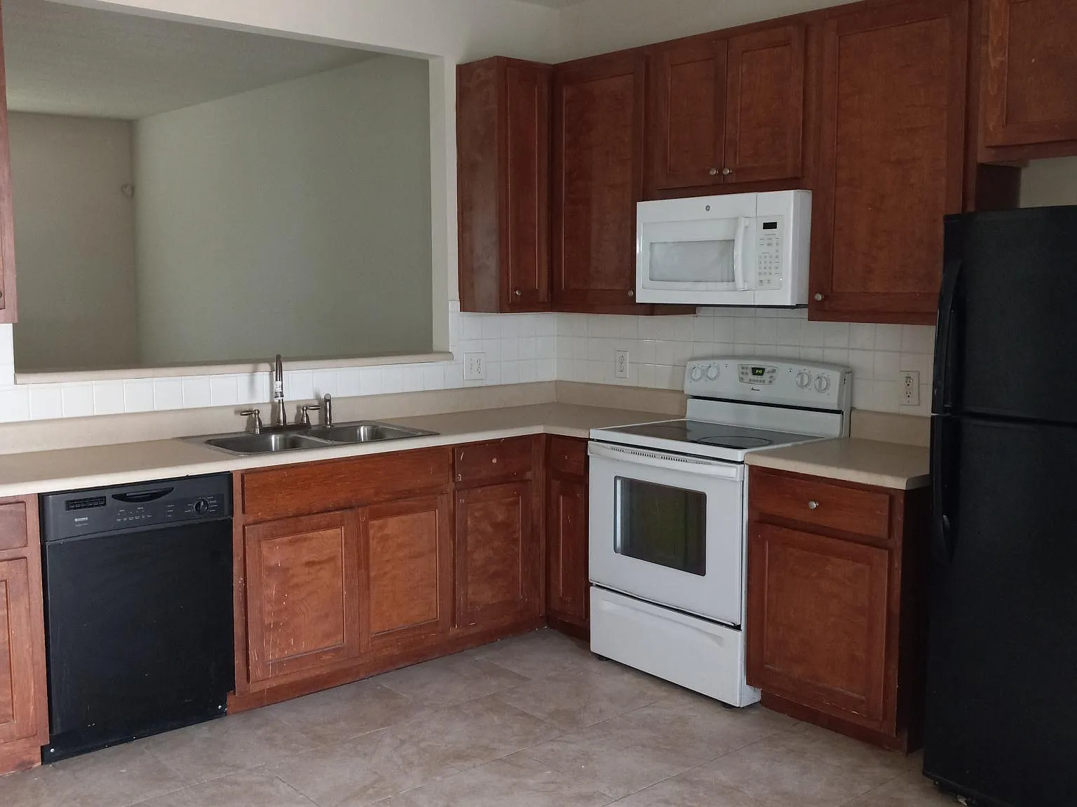 3 bed, 2.5 bath, 1530 sqft, $1,600 — Photo 2