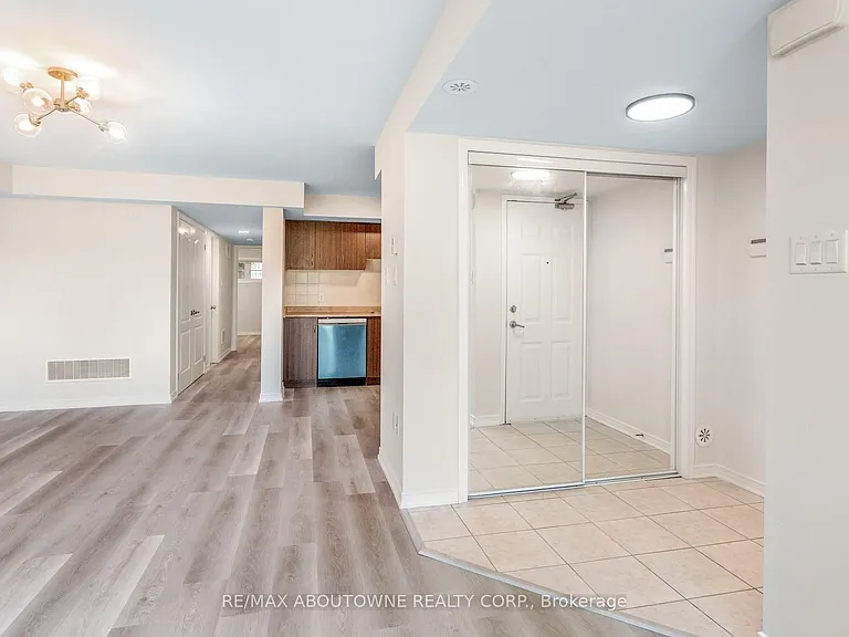 2441 Greenwich Dr #1 — Photo 14