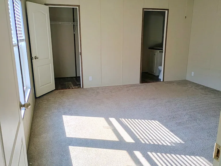 1006 Ashley Way — Photo 6