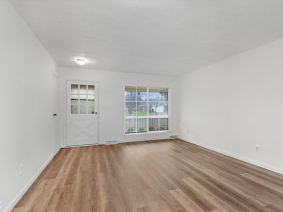 4th image of 7614 Carolling Way