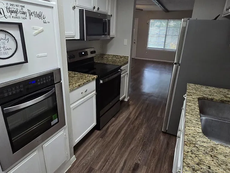 1419 Twining Oaks Ln — Photo 10