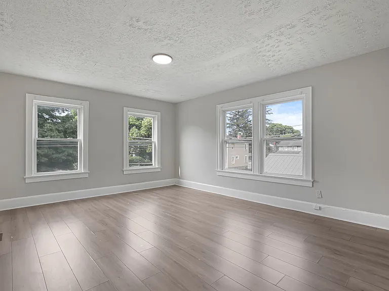 1768 Kent St — Photo 12