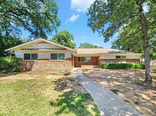 632 Woodcrest Dr, Hurst, TX 76053
