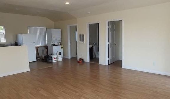 2nd image of 420 W 20th St