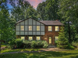 185 Woodshire Dr, Pittsburgh, PA 15215