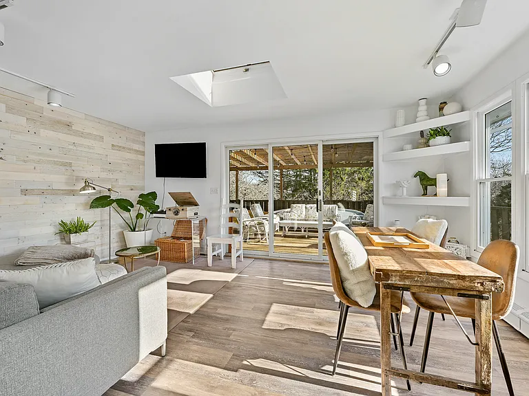75 Bryan Rd — Photo 10