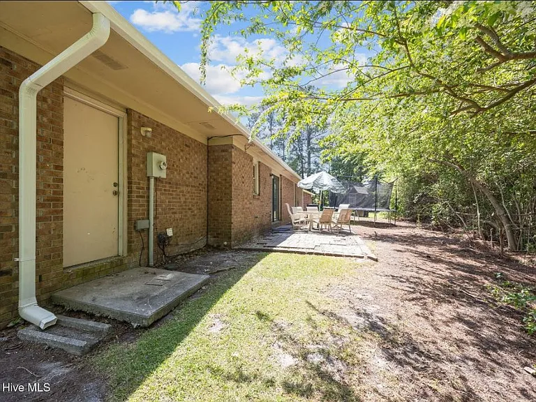 100 Leslie Ln — Photo 13