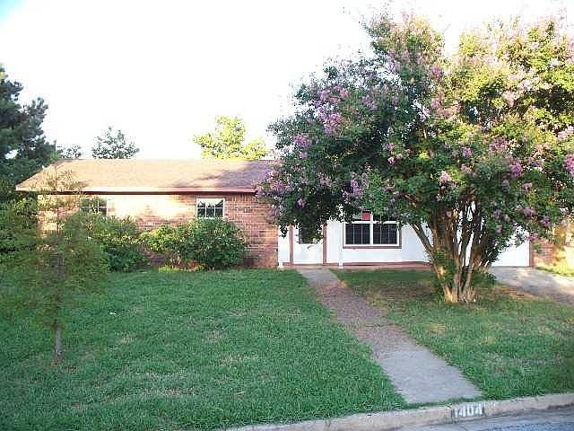1st image of 1404 S Walker Dr