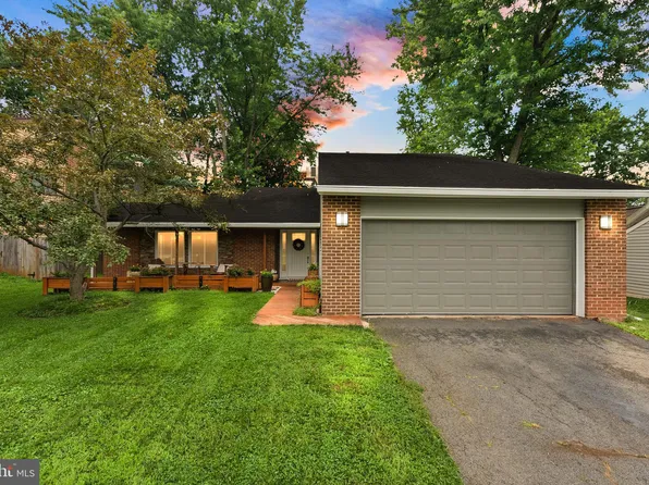 816 Sugarland Run Dr, Sterling, VA 20164