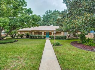 308 Narcissus St, Lake Jackson, TX 77566
