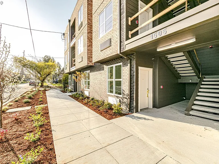 MF 14 - N Humboldt — Photo 11