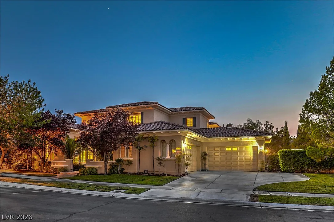 5 bed, 5.5 bath, 5654 sqft, $16,000 — Photo 2
