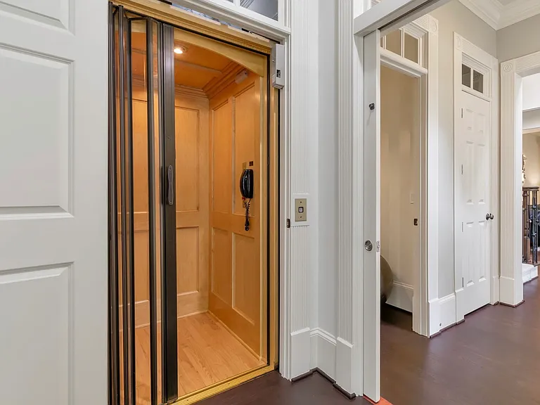 760 Champions Close — Photo 12