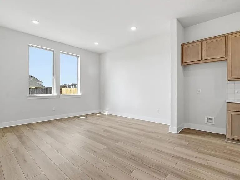 327 Grand Legacy — Photo 7
