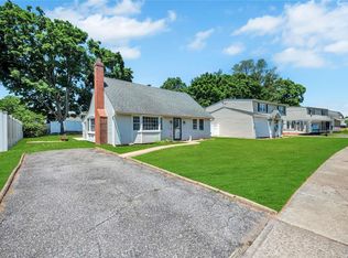 26 Fieldstone Dr, Syosset, NY 11791