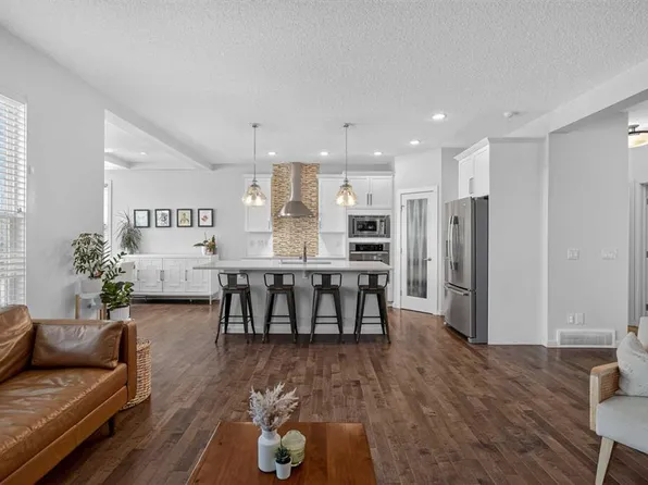 367 NW Mahogany Ter SE, Calgary, AB T3M 0X5