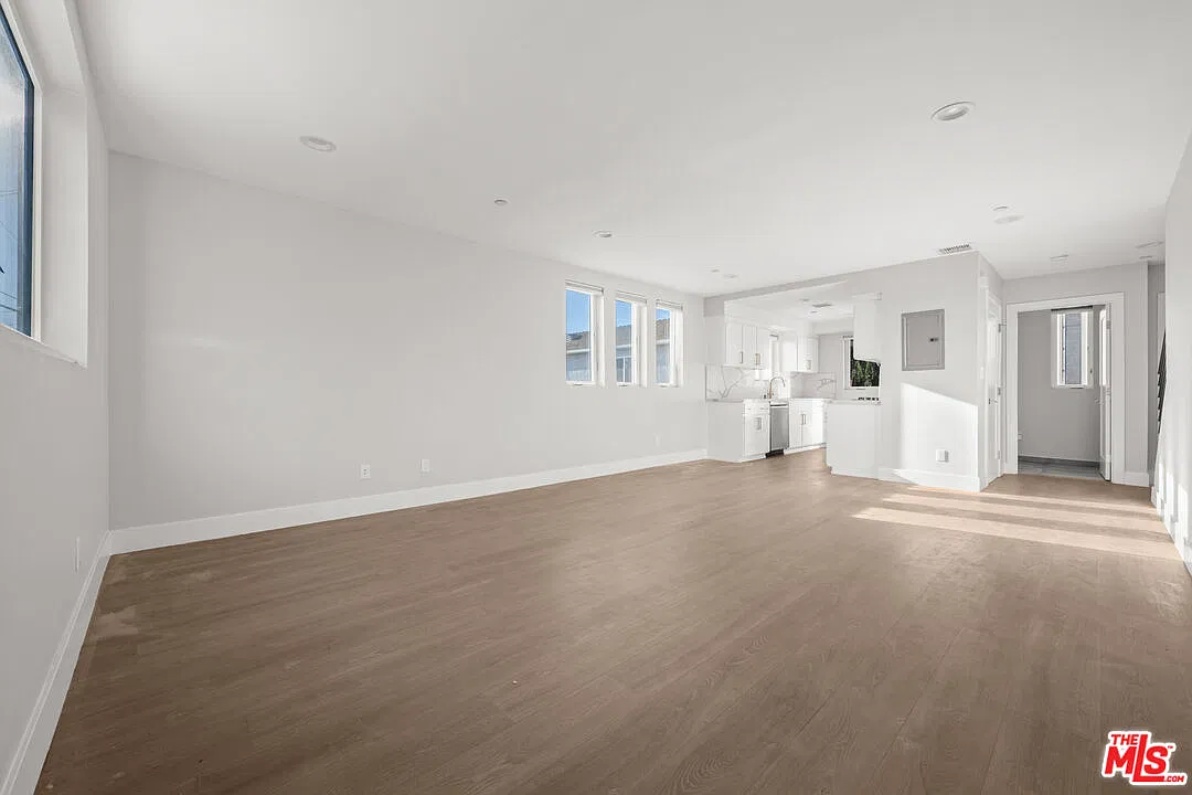 4 bed, 4.0 bath, 1800 sqft, $4,950 — Photo 2