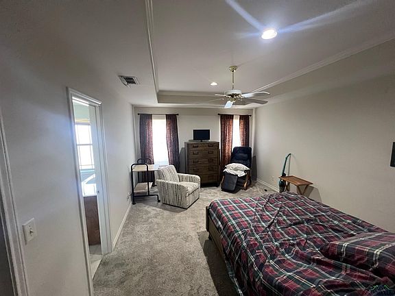 4th image of 42 Wellington Dr