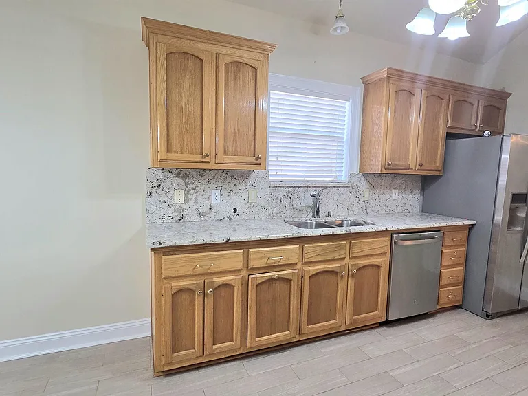 282 Allan Dr — Photo 4