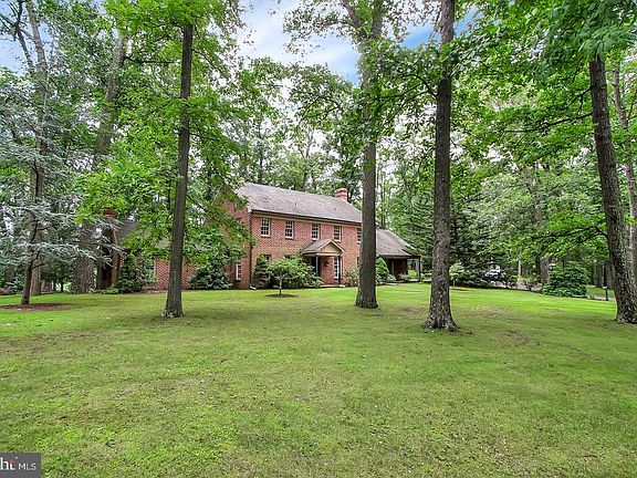 3rd image of 715 Valley Dr
