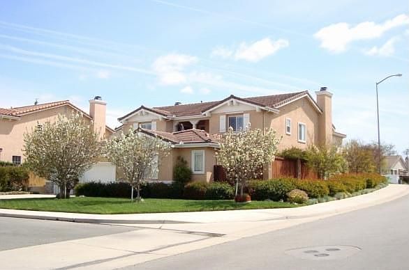 1st image of 410 Dogwood Dr