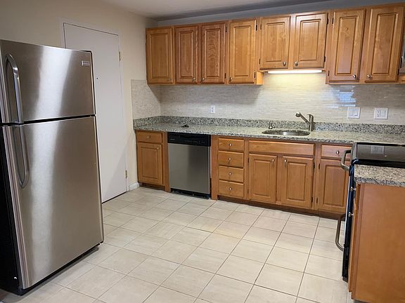 3rd image of 230 Babcock St APT 4H