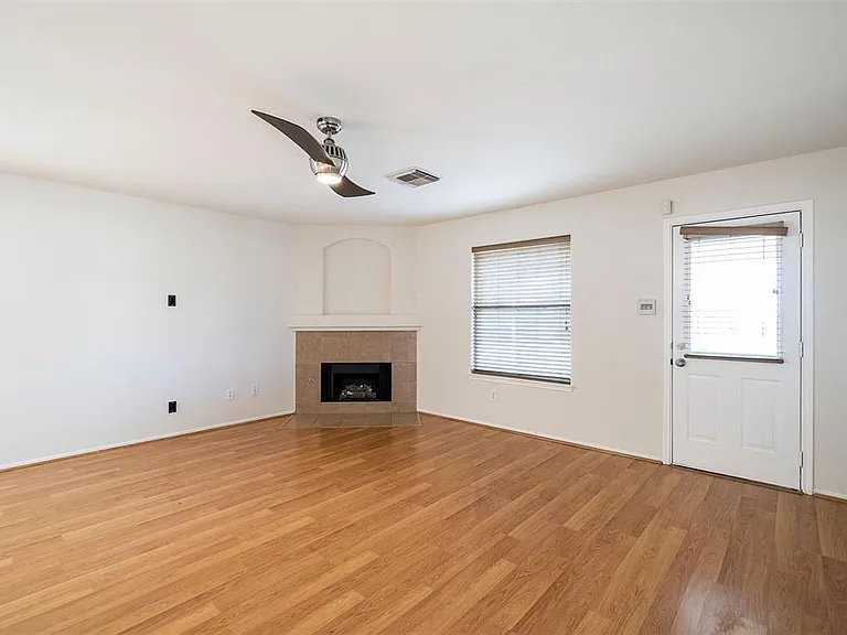 506 Salma Ct — Photo 2