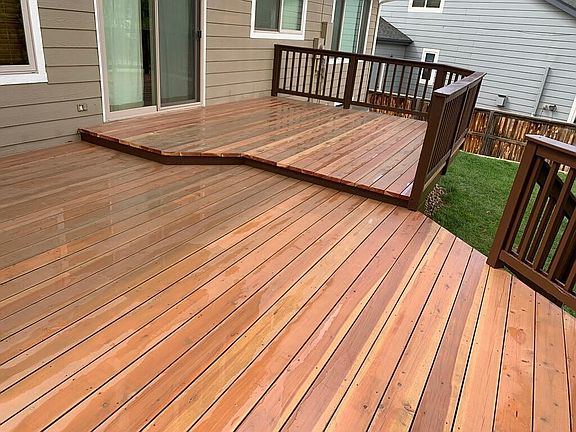 Huge, newly rebuilt deck