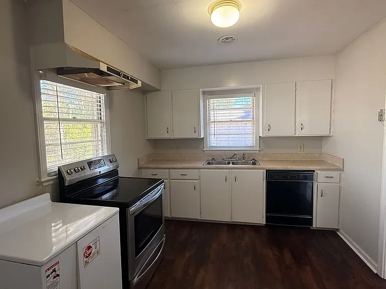 2109 Fleming St — Photo 9