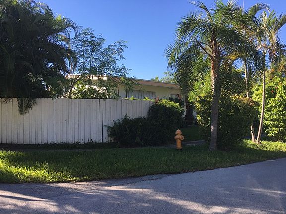 2nd image of 8260 N Bayshore Dr