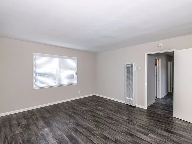 901 Manhattan Ave #8 — Photo 3