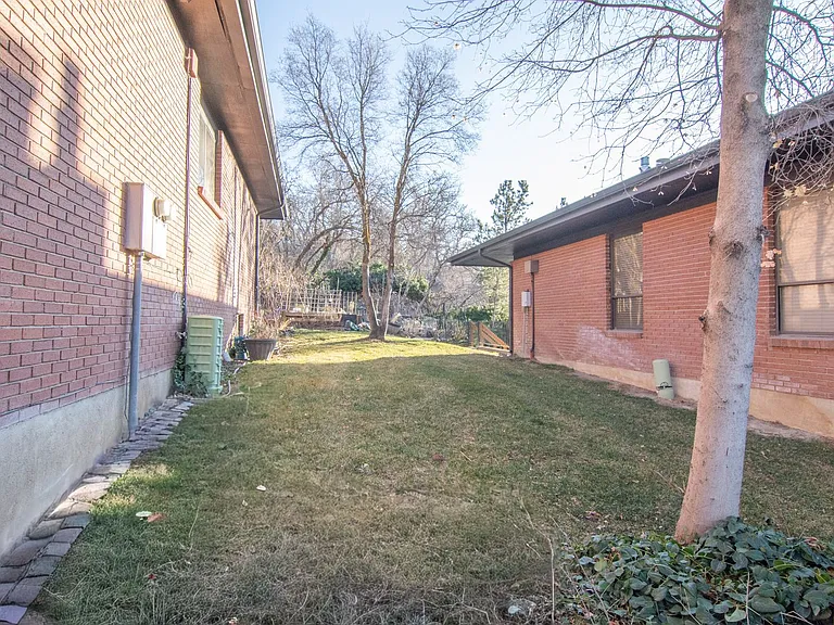1340 Ridgewood Ln — Photo 26