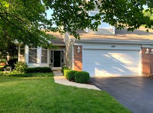 1919 Waverly Cir, St Charles, IL 60174