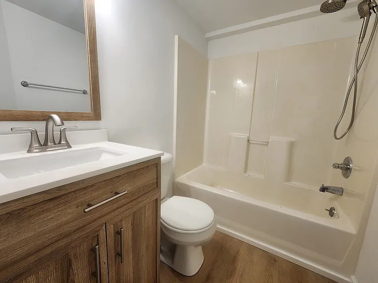 565 2nd St SE #D — Photo 13
