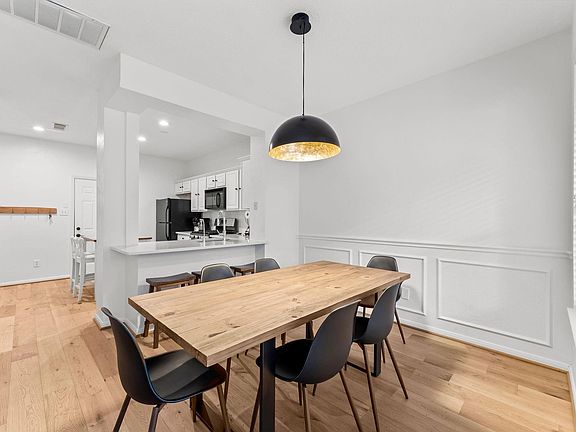 5th image of 7 S Avonlea Cir
