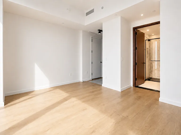 85 Fleet St #72A — Photo 3