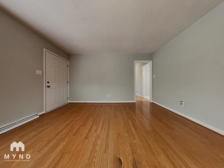 221 Tanglewood Dr — Photo 5
