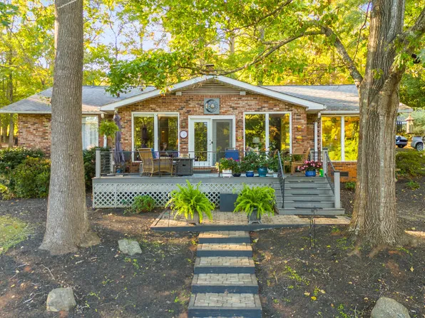 158 Sapphire Ln, Easley, SC 29640