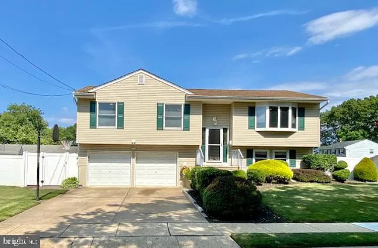 31 Grand Ave photo 1