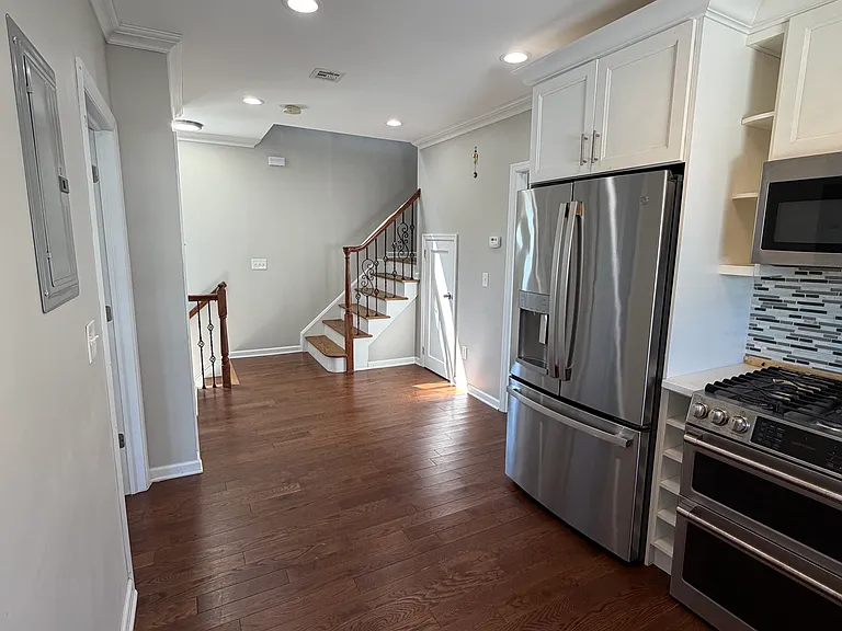 196 Trimble Ave — Photo 3