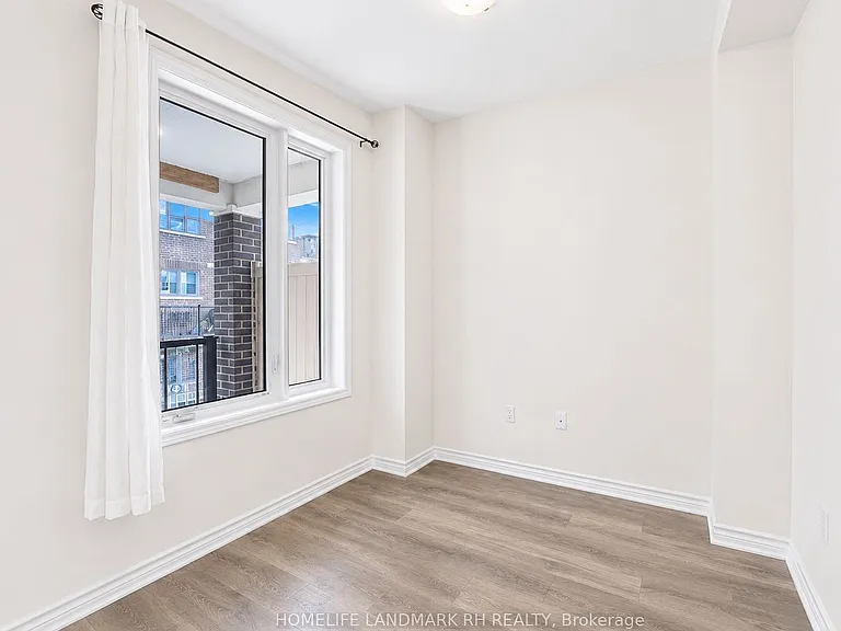 19 Edward Lennox St — Photo 9
